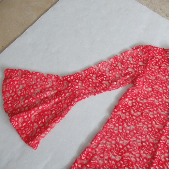 UMGEE Top Womens Small Red Floral Sheer Lace Long Flutter Sleeve Mock Neck NWT - Picture 8 of 12